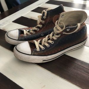 Size 9 (11 in women’s) converse